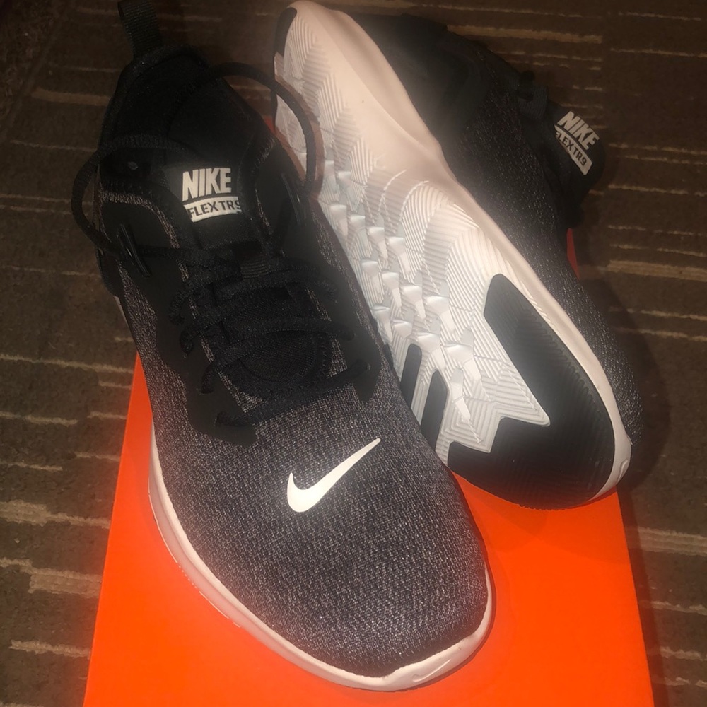 Nike women size 10 black sneakers